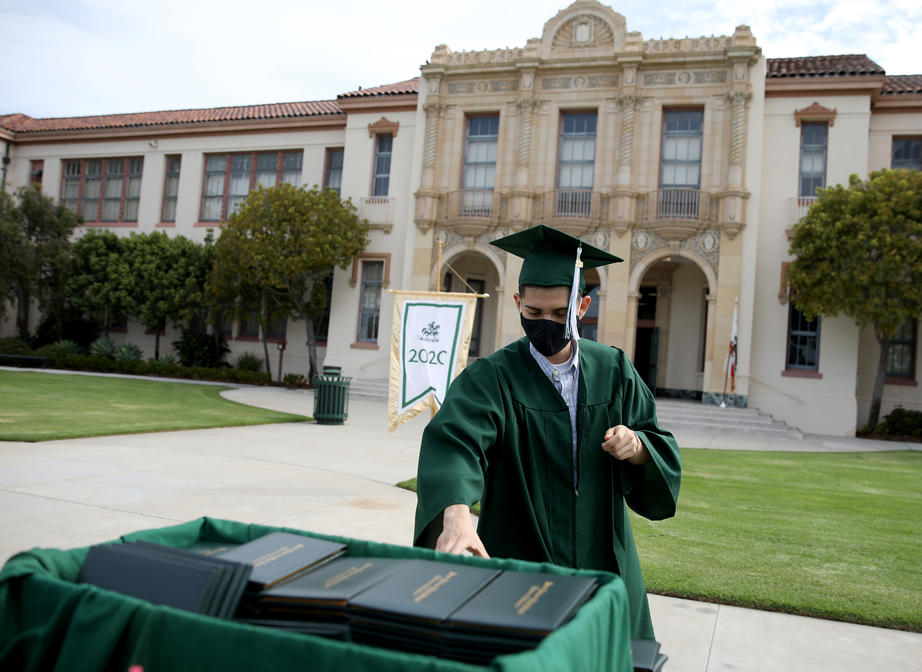 Santa Barbara S Graduating Class Of 2020 They Are Resilient The   20200601 SBHS Grad 03 