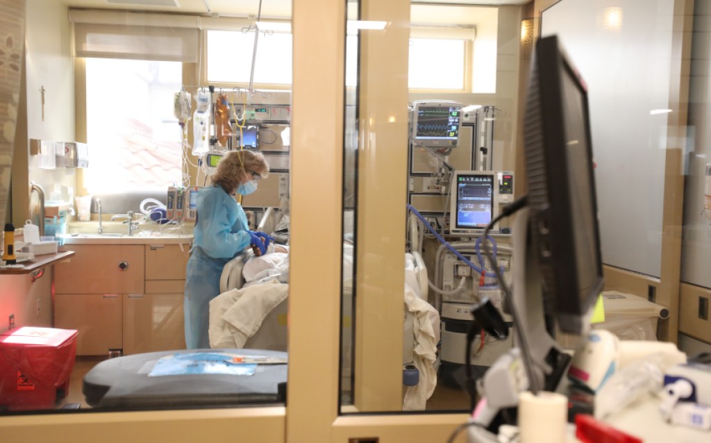 Inside the Organized Chaos of Santa Maria’s COVID ICU