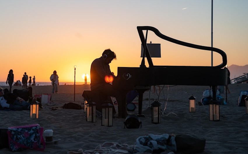 MindTravel Live-To-Headphones “Silent” Piano Experience Comes To Leadbetter Beach in Santa Barbara