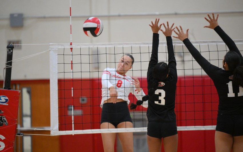 Bishop Diego Girls’ Volleyball Improves to 12-0 With Four-Set Victory Over Sacred Heart