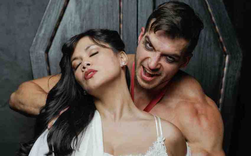 Theater Review | ‘Dracula: A Comedy of Terrors’ Is Bloody Good Fun