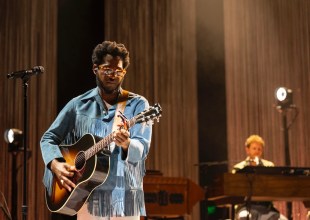 Review | An Entrancing Evening with Leon Bridges at the Santa Barbara Bowl