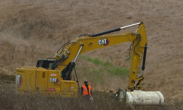 Construction Crews at Work Near Oil Pipeline in Gaviota After State Orders Sable to Cease Unpermitted Work 