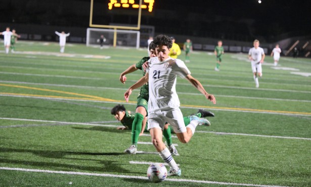 Dos Pueblos Boys Soccer Defeats Rival Santa Barbara 2-1 in Channel League Opener