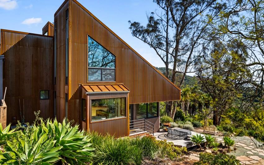 Kellow Construction wins SBCA Award for Toro Canyon Home